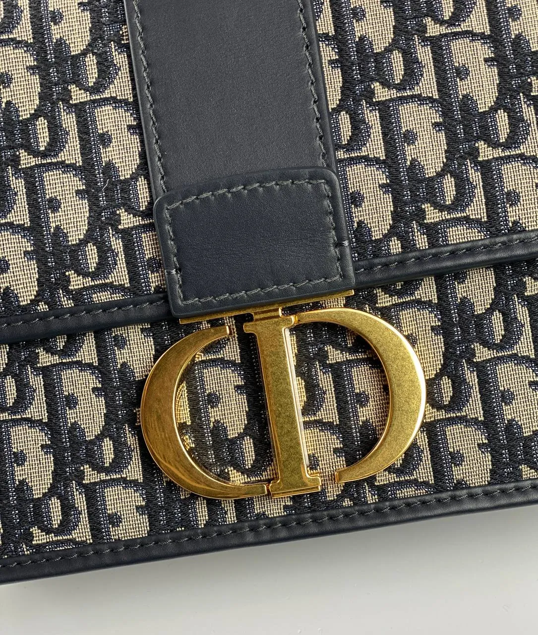 Dior 30 MONTAIGNE BAG blue