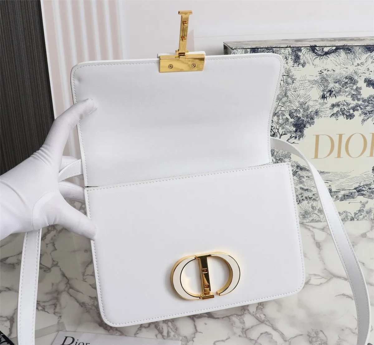 DR275 30 Montaigne Bag / 9.5 x 6.5 x 3 inches