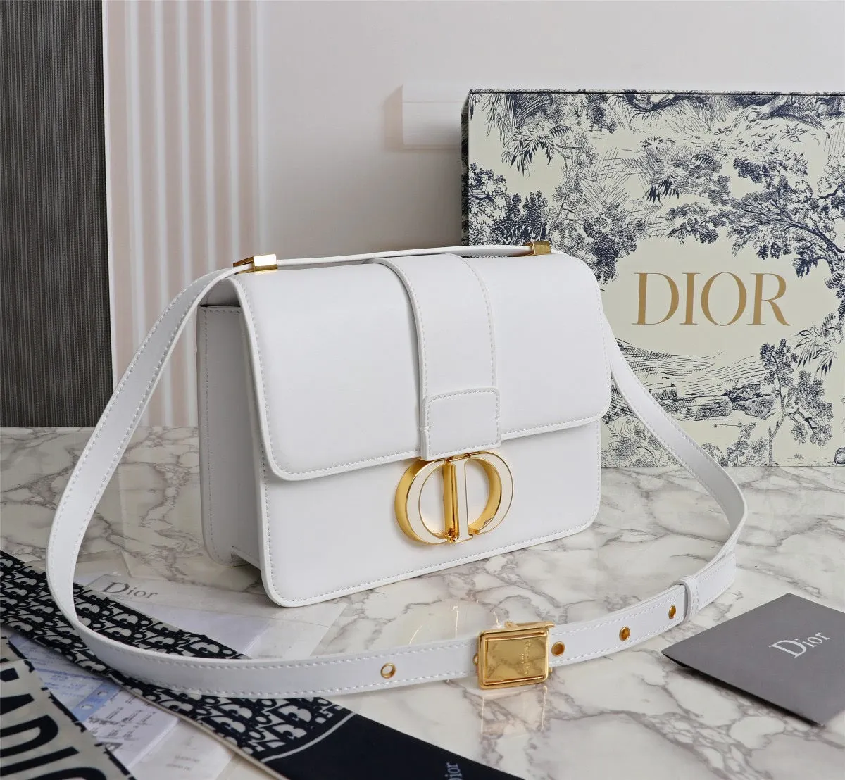 DR275 30 Montaigne Bag / 9.5 x 6.5 x 3 inches