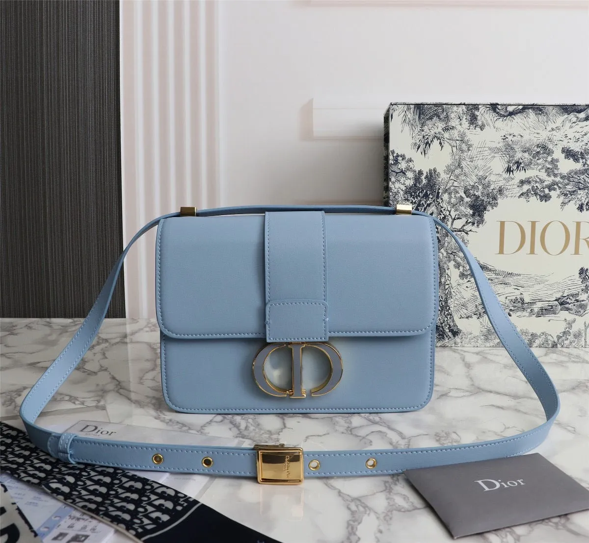 DR275 30 Montaigne Bag / 9.5 x 6.5 x 3 inches