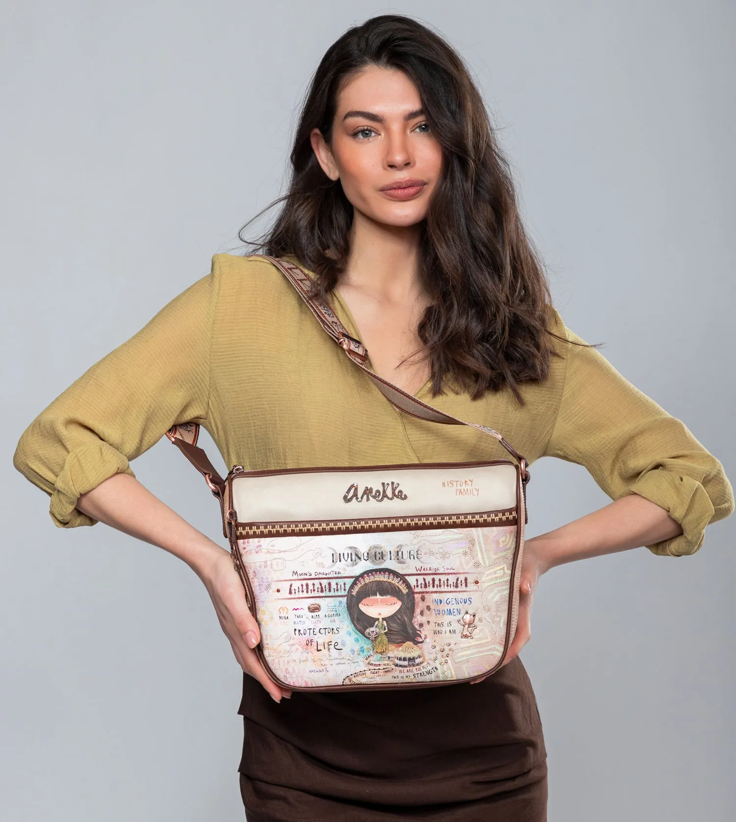 Menire large crossbody bag with pockets