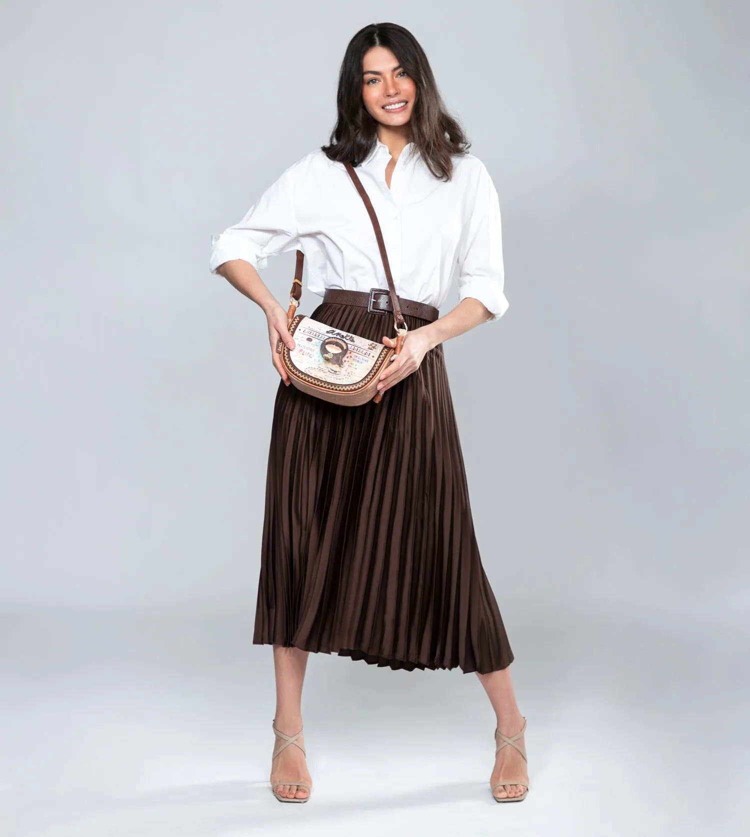 Menire oval crossbody bag
